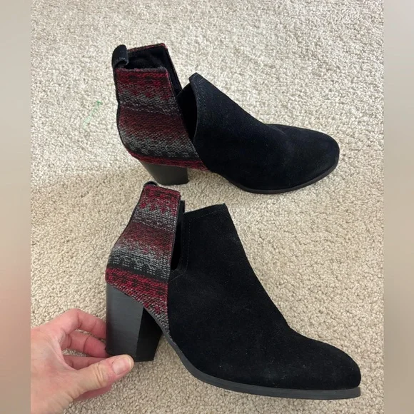 MINNETONKA Women's Mari Black Suede Booties - Aztec Weave Boho 81040 sz 7.5