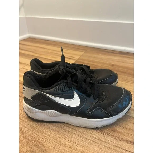 Nike LD‎ Victory Kids Boys 6 Sneakers Black White Athletic Running Shoes