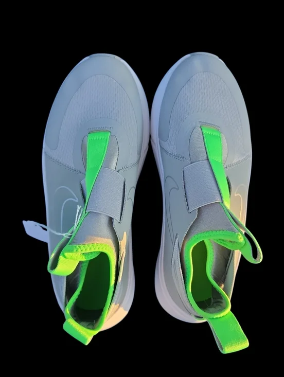 Nike Kids Flex Plus running shoes in a light smoke grey and green strike. 6.5