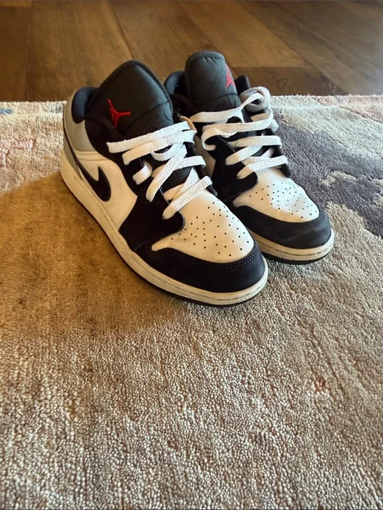 Nike Kids Black, White & Red Low-Top Sneakers