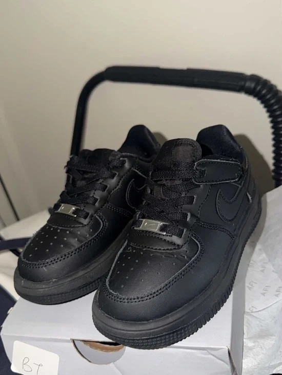 Nike Kids Black Low-Top Sneakers