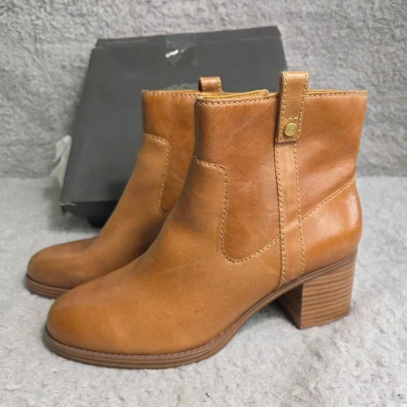Vince Camuto Ankle Bootie Boots Distressed Leather Cognac Brown‎ Womens 9.5 NEW