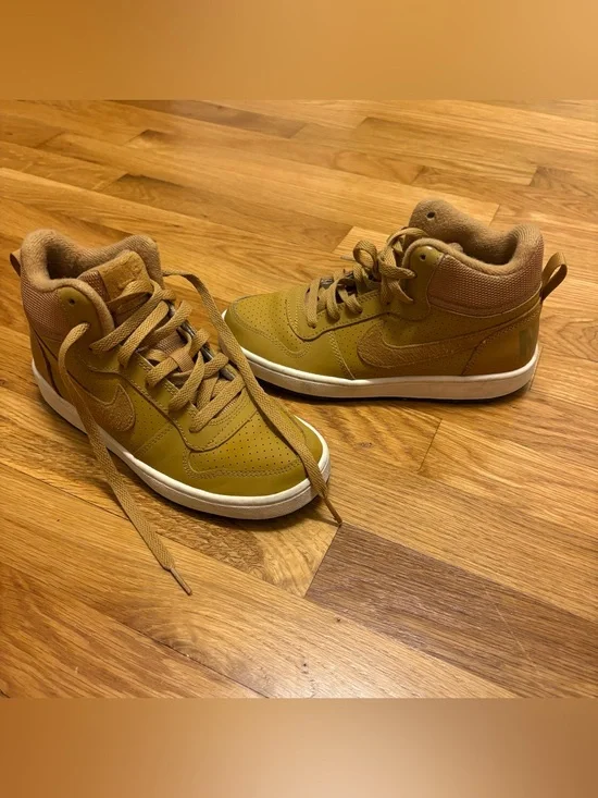 Nike Court Borough Mid GS 'Yellow Wheat' size 4 kids