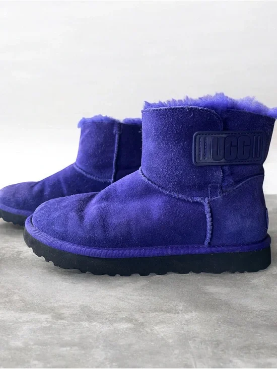 UGG Classic Mini Boot in Purple Size 7