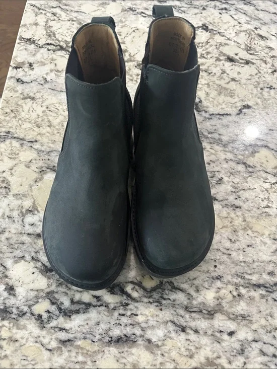 Women’s Chelsea Ankle Boots - Dark Black Suede