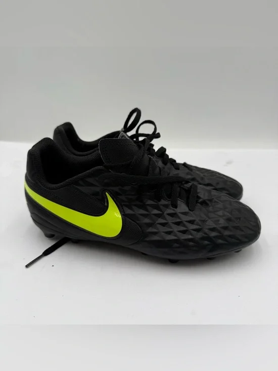 B44 Nike Tiempo Legend 8 Club Multi Ground Soccer Cleats Size 5y