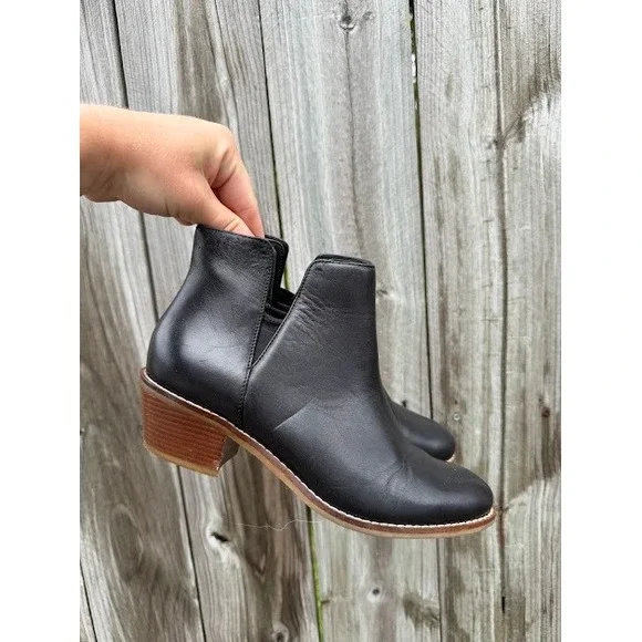 Minimalist Classic Cole Haan Leather Ankle Bootie 6.5 Black Block Heel Boot
