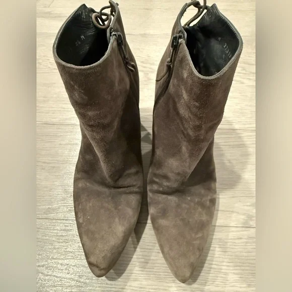 Stuart Weitzman Pointed Suede Ankle Boots Size 9.5