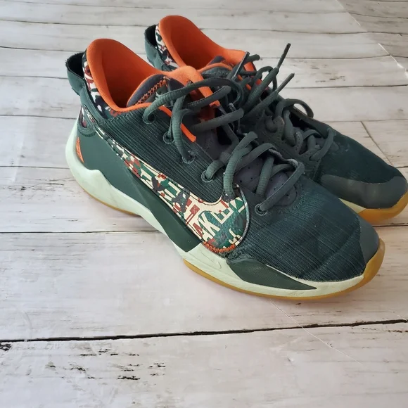 Nike zoom‎ freak 2 vintage green pistachio frost and orange sneakers