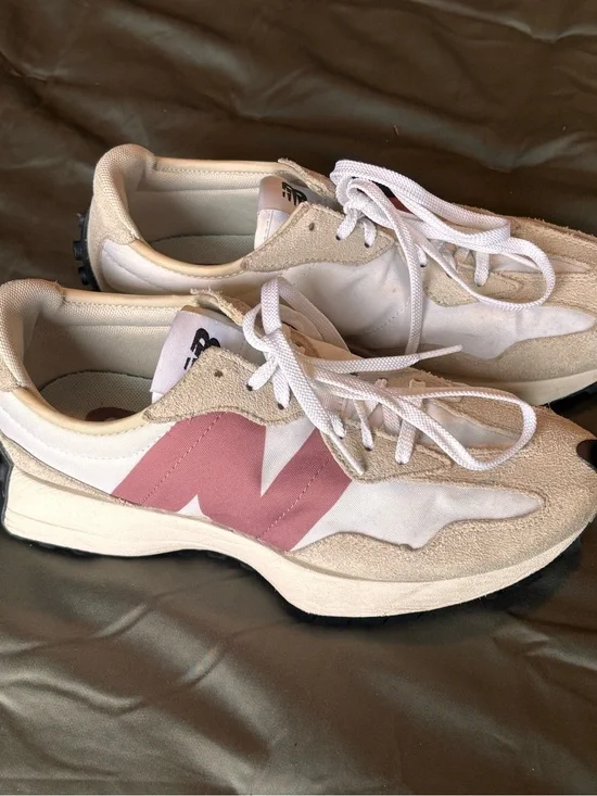 New Balance 327