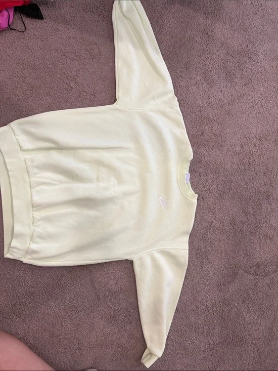 Nike Pale Yellow Crewneck Sweatshirt with Small Embroidered Swoosh