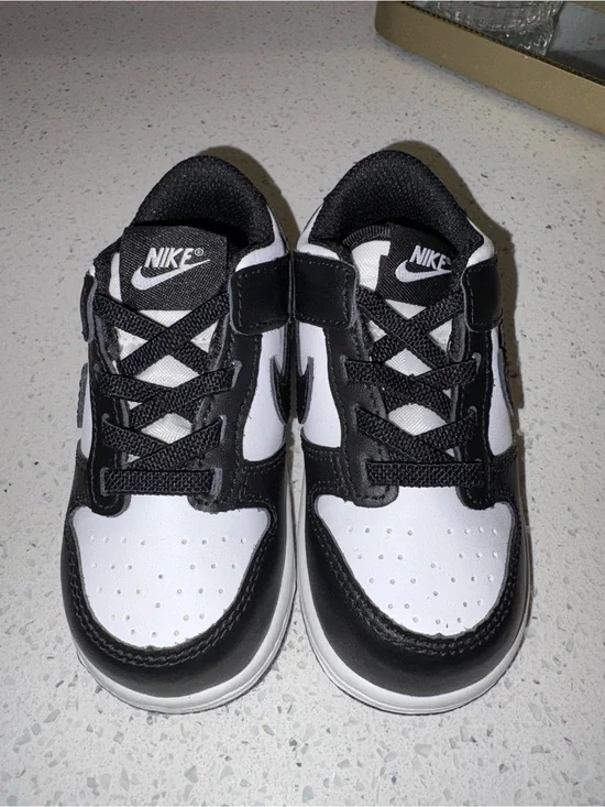 Nike Kids Black and White Low-Top Sneakers with Hook-and-Loop Strap