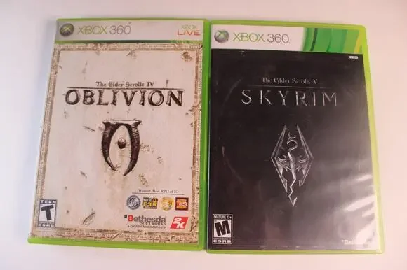 2 games: The Elder Scrolls IV and V Skyrim and Oblivion (Xbox 360) Authentic