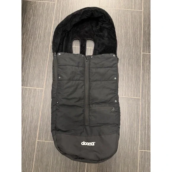 Doona Black Infant Stroller Footmuff Padded Faux Fur Line Zip Closure Cozy Cover