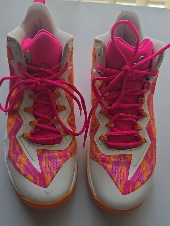 Moolah Women's BasketballSneakers in Hot Pink and Orange Size 8