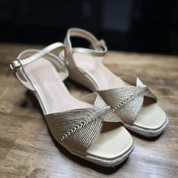 Women's Espadrille Wedge Sandals 9.5 Ankle Strap Open Toe Champagne NWOB
