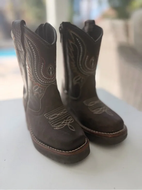 Kids Brown Embroidered Western Boots - Classic Cowboy Style