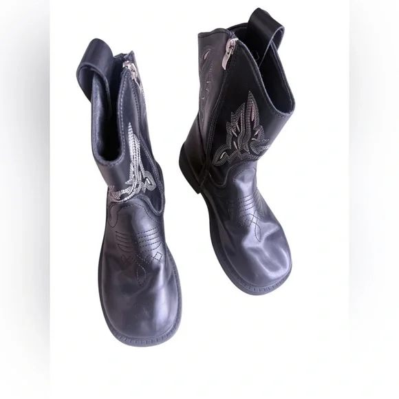 Stylish Black Kids' Boots with Embroidery