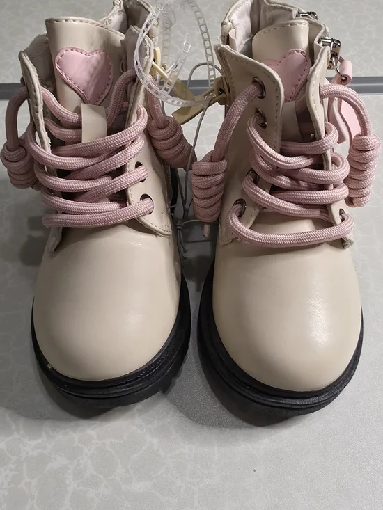 Link Cream Kids Boots with Pink Laces and Heart Accent