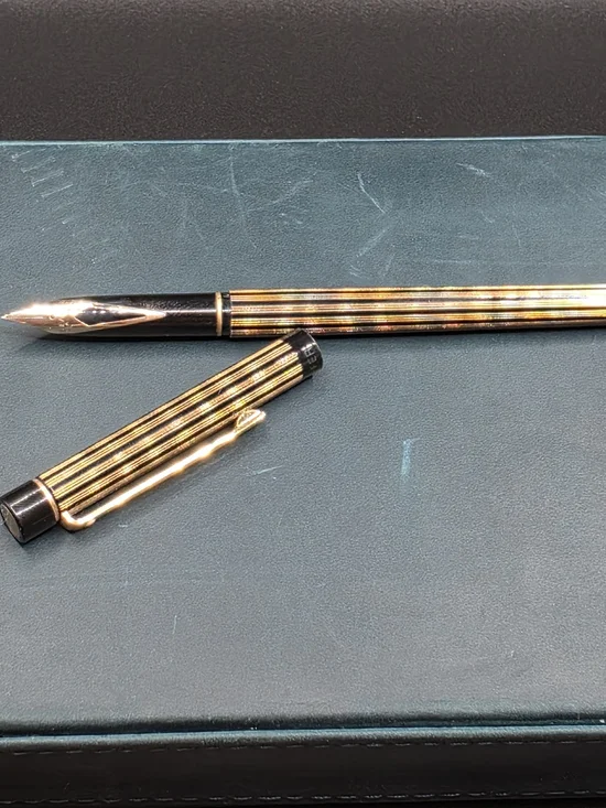 Vintage Sheaffer TARGA Slim Fountain Pen - 14K Gold Nib, Fine. White Dot