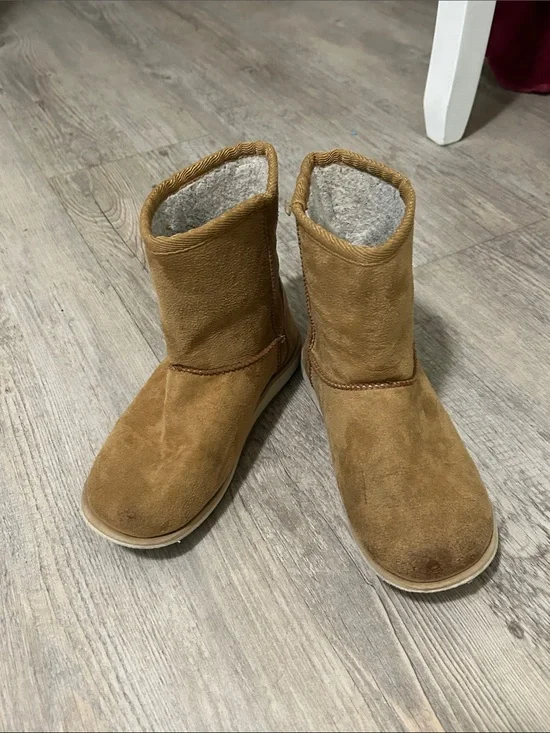 Kids Tan Suede Winter Boots with Sherpa Lining