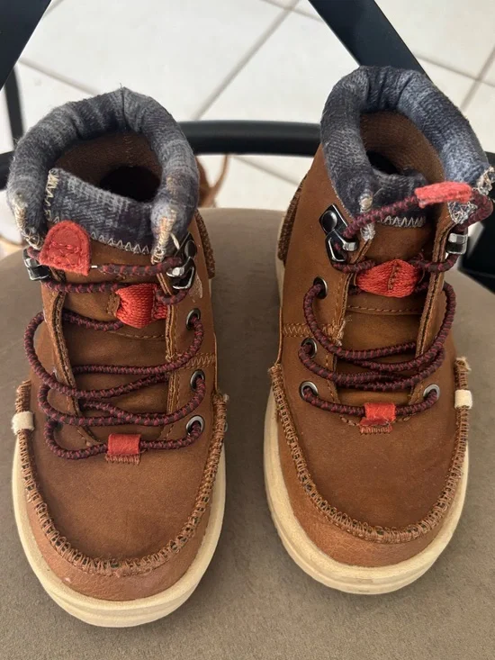 Size 8 Hey Dude Cognac Bradley Plaid lining Easy On lace T Boots.  In EUC!