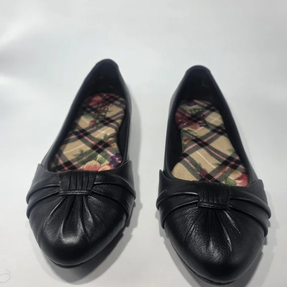 Born Black Leather Flats Women’s Size 7.5M Comfort Slip-On Shoes Floral Plaid