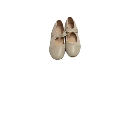 Chic Beige Mary Jane Flats NWOB sz 3.5
