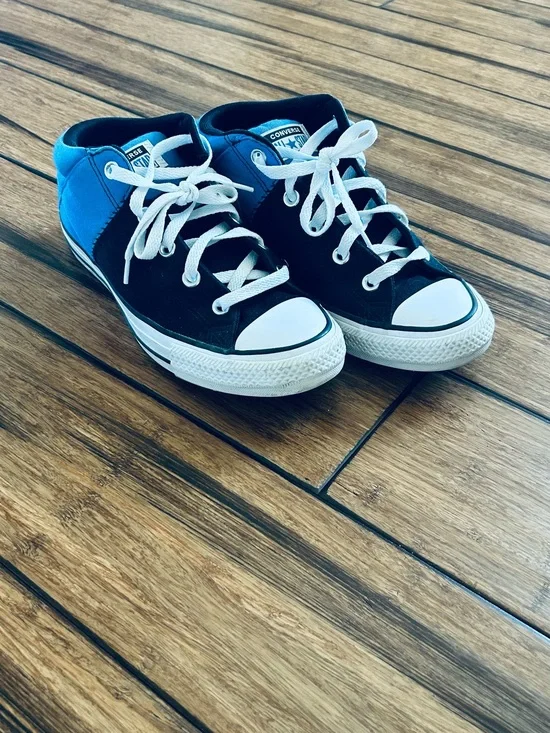 Converse Kids Low-Top Sneakers in Black and Blue size 6.5