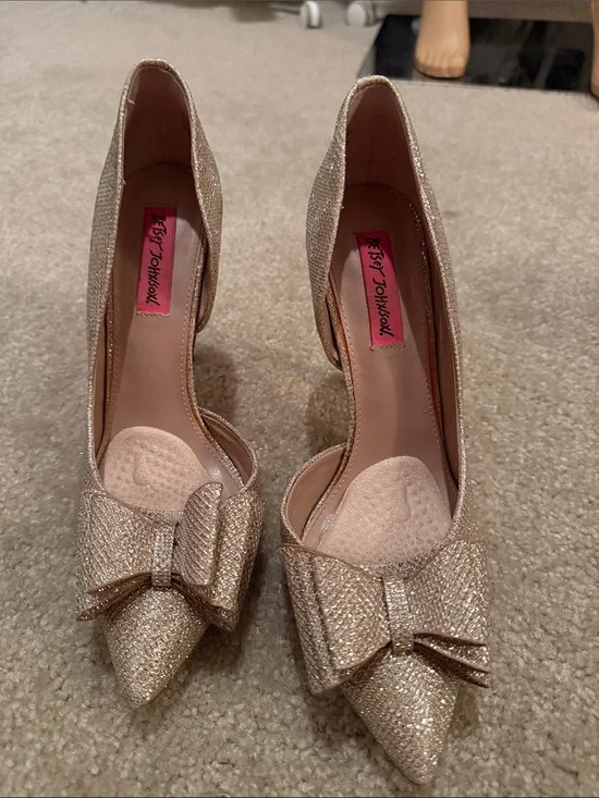 Betsey Johnson Gold Glitter Pointed Bow Pumps