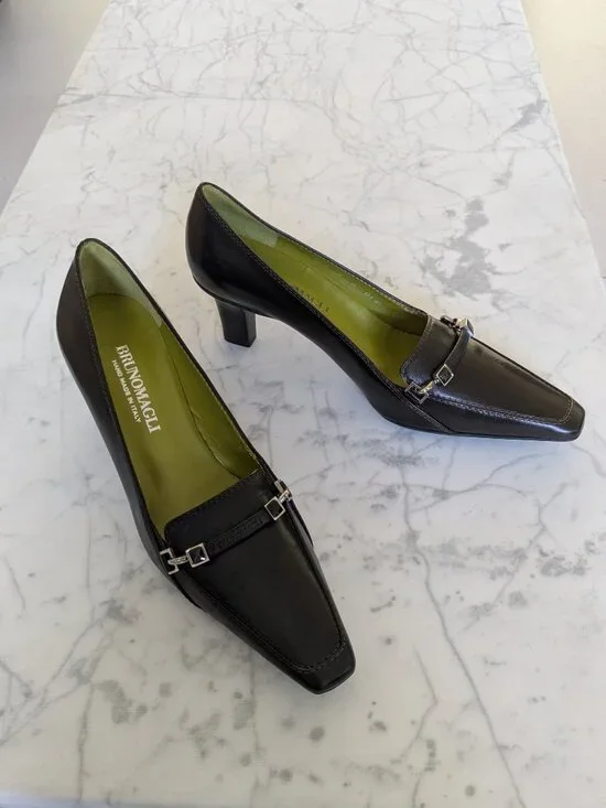 NWOB Vintage Bruno Magli, Italy, Size 6B, heel is 2 inches