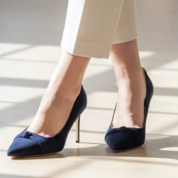 Stuart Weitzman Suede Fontaine Bow Pump Navy Size 7 1/2