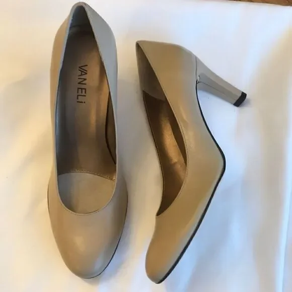 VANELI SZ 7S TAUPE PUMPS. NEW. SLIM FIT