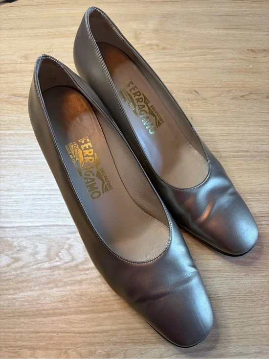 Salvatore Ferragamo Metallic Bronze Leather Block Heel Pumps Size 9 B Italy