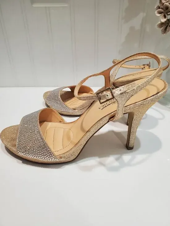 Badgely Mischka American Glamour size 8.5