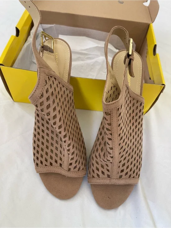 Women’s Slingback Peep-Toe Heels in Taupe- Sz.-9.5M