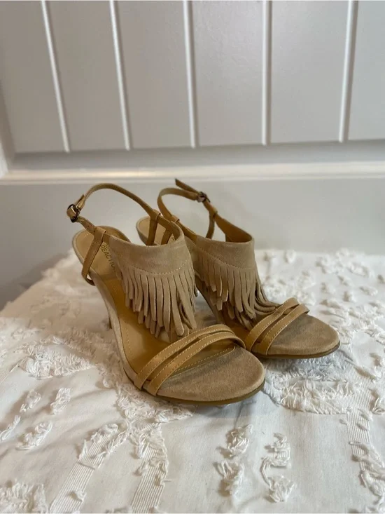 Kenneth Cole Reaction Tan Fringe Suede Open-Toe Heels