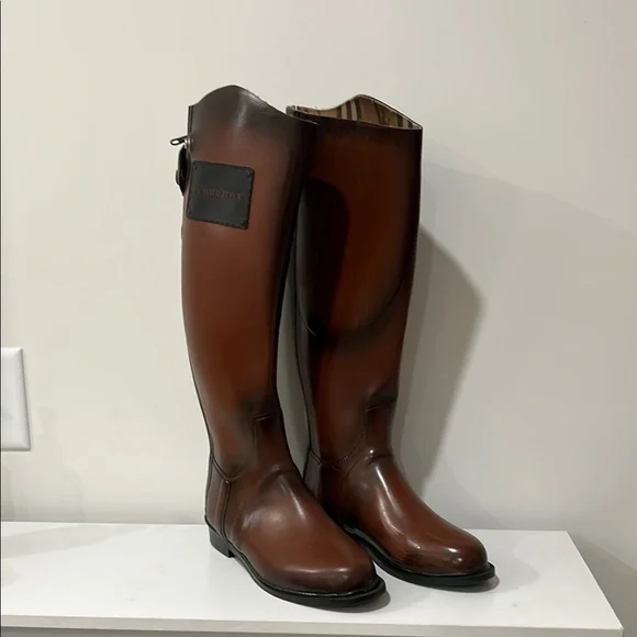 Burberry woman’s  Brown Riding Boots size 7