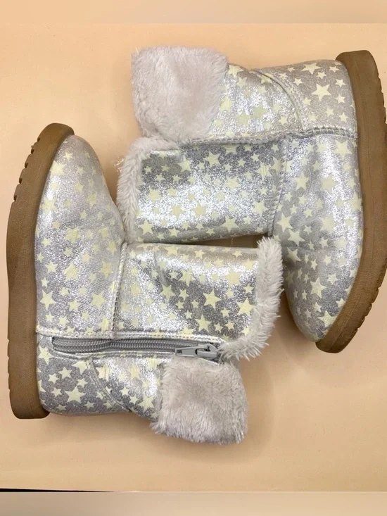 Roebuck & Co. Toddler Size 10 Silver Stars Metallic Cozy Boots Warm Comfortable