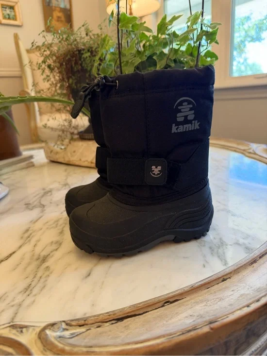 Kamik Black Toddler size 9 Snow Boots with Hook-and-Loop Strap