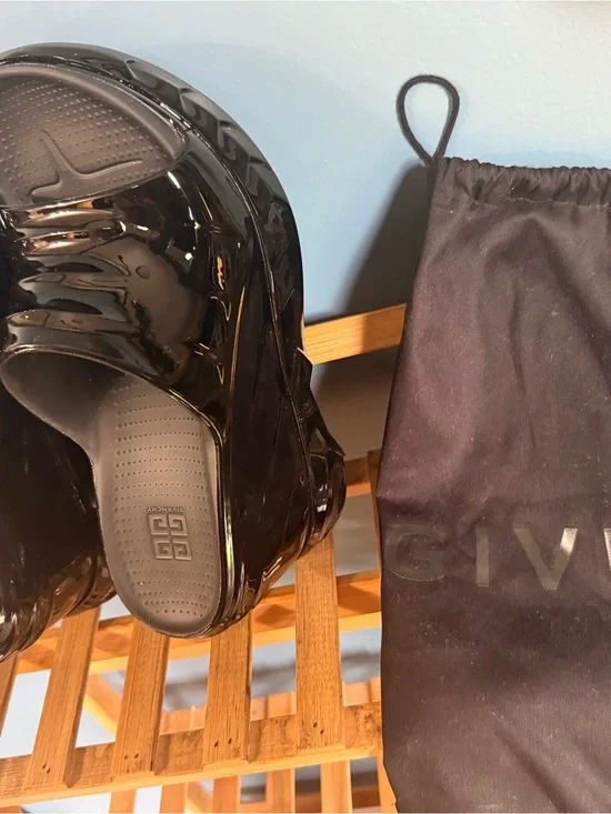 Givenchy Glossy Black VR Accessory Cover with Branded Drawstring Pouch