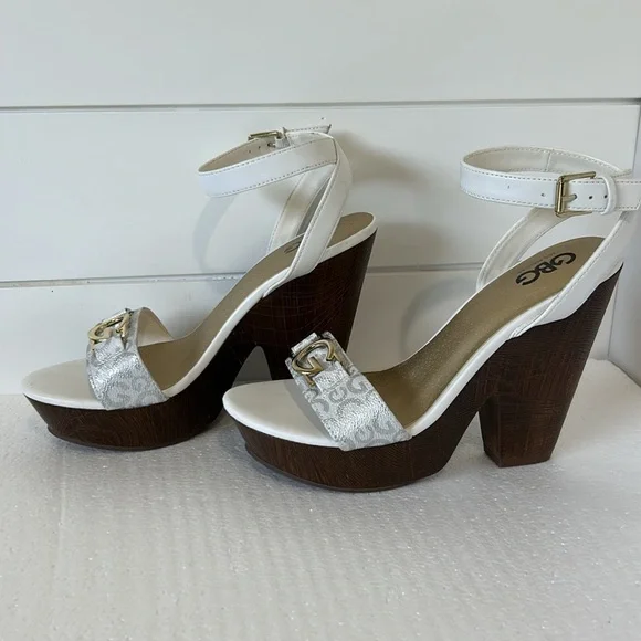 GBG Los Angeles Selah White Logo Platform Block Heel Sandals Size 9 NWOT