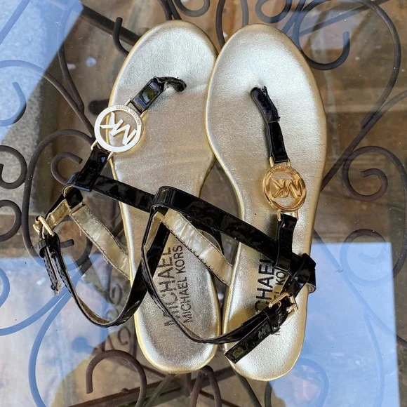 Michael Kors Girls 1‎ Black Patent Thong Sandals