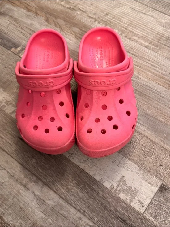 Crocs Classic Clogs Kids C13 – Bright Pink 💕