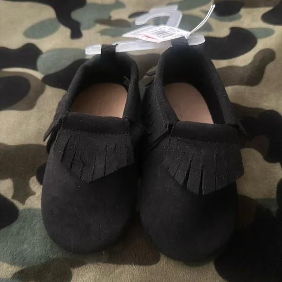OLD NAVY BABY MOCCASIN SHOES/SLIPPERS: BLACK: NEW WITH TAGS: SIZE 12-18 MTH