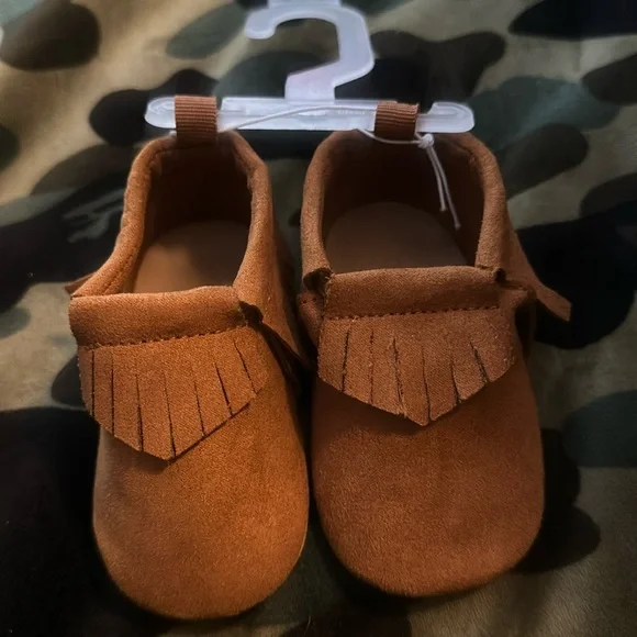 OLD NAVY BABY MOCCASIN SHOES/SLIPPERS: BROWN: NEW WITH TAGS: SIZE 3-6 MTH