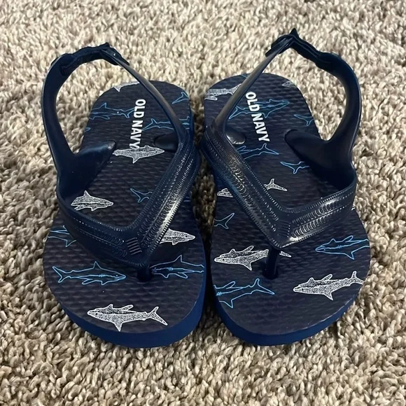 Old Navy Infant/Toddler Shark Flip Flops with‎ Heel Strap