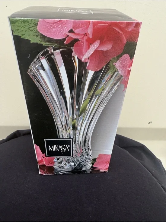 Mikasa Clear Crystal Sculpted Fan Vase