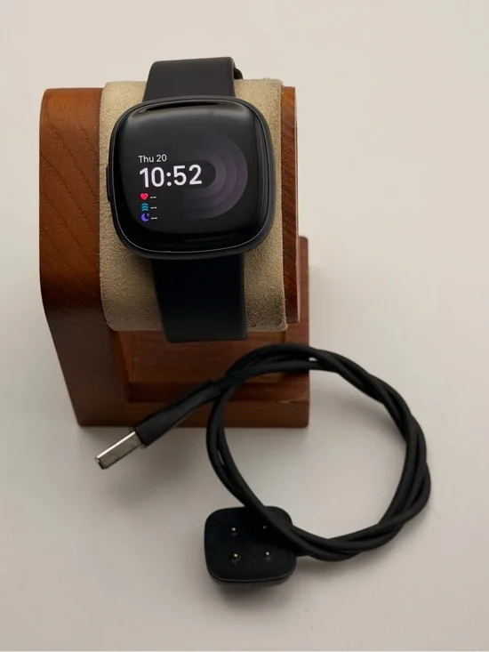 Fitbit Versa 4, Tested, Excellent, Charger Included, Black, Smartwatch