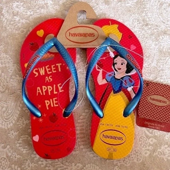Brand New Havaianas Disney Snow White Sweet as Apple Pie Flip Flops Slides